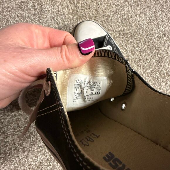 Converse Chuck Taylor Low Tops Size 8 - Picture 5 of 6